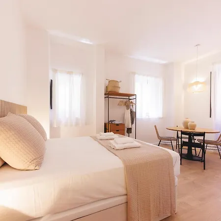 Bravissimo Portal Barca, Monthly