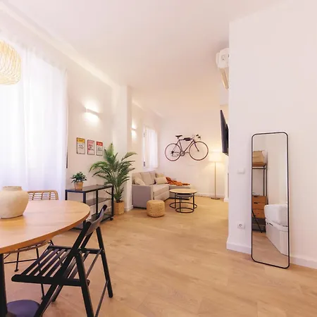 Bravissimo Portal Barca, Monthly