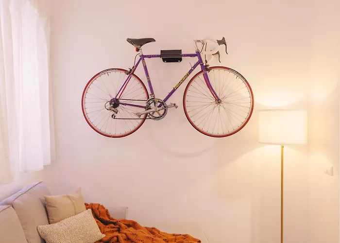 Bravissimo Portal Barca, Monthly