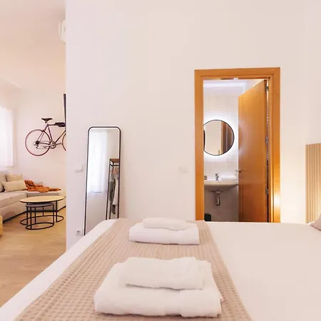 Bravissimo Portal Barca, Monthly *