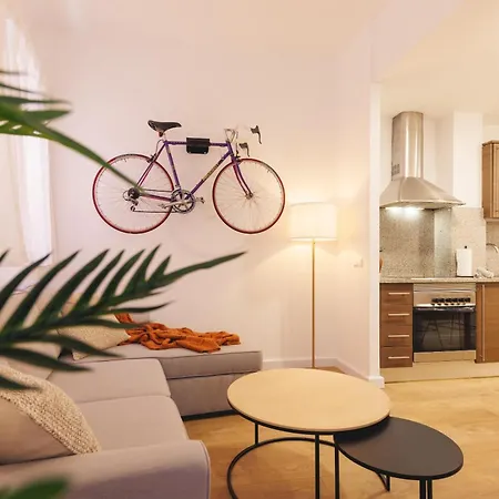 Bravissimo Portal Barca, Monthly ז'ירונה