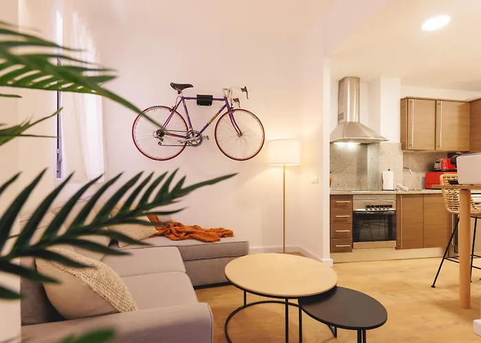 Bravissimo Portal Barca, Monthly ז'ירונה