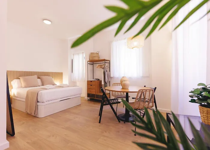 Bravissimo Portal Barca, Monthly *