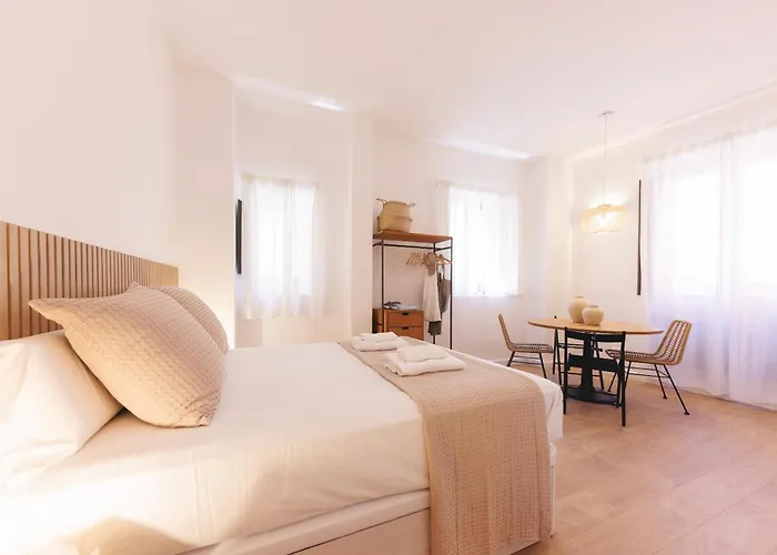 Bravissimo Portal Barca, Monthly